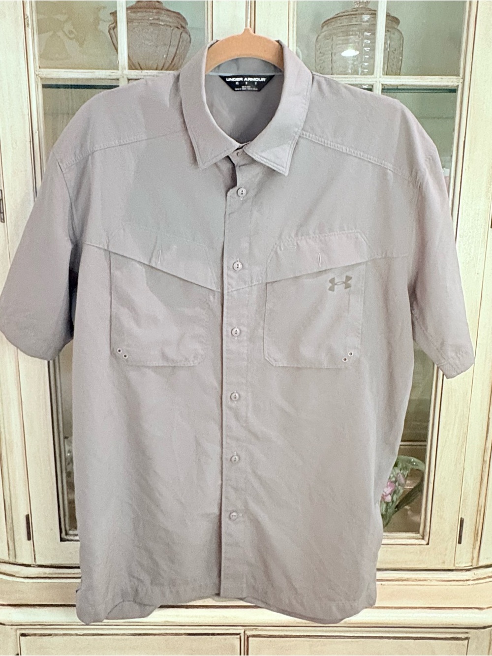 Under Armour Men's Short-Sleeve Button Down Shirt in Light Taupe in Size Medium